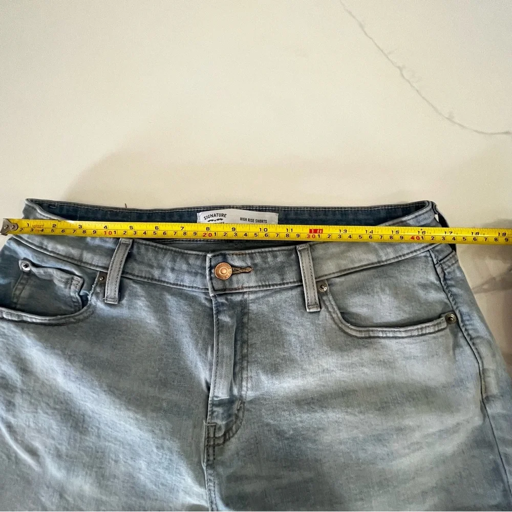 Levi Strauss Signature High Rise Stretchy Shorts size 14 great condition